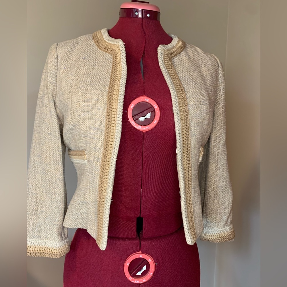 Never worn 100% silk linen look Bolero BCBG jacket. Fully lined, good condition - Picture 1 of 5